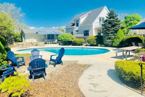 1548 Beach St, Meskegon MI  49441-1006 exterior