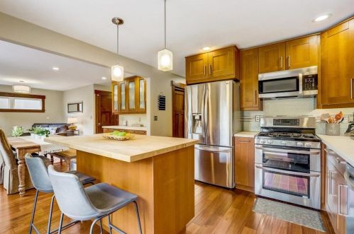 9916 Grantosa Dr, Milwaukee WI  53222-1411 exterior