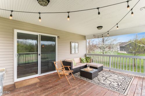 1758 Starr View Ln, Middlevle MI 49333-8061 exterior