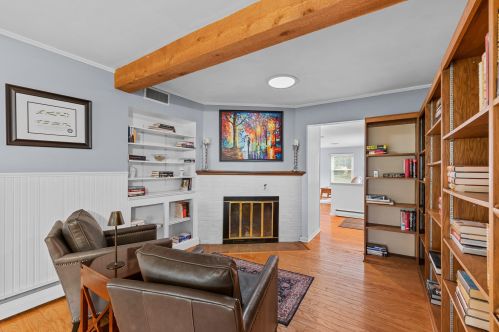 2415 Rochelle Ave, Milwaukee WI 53209-2624 exterior