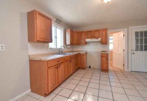 105 Lyons St, Springfield MA 01151-1610 exterior