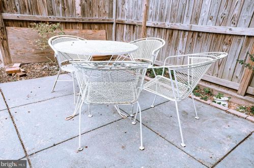 15301 Manor Village Ln, Rockville MD 20853-1820 exterior