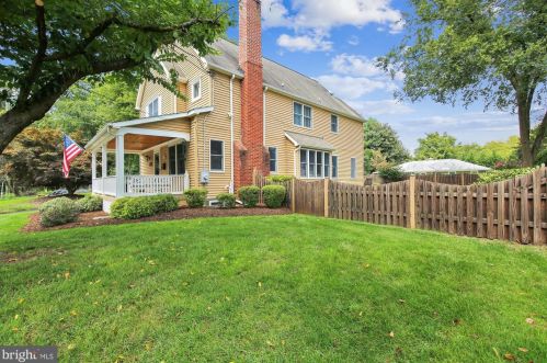 721 Brent Rd, Rockville MD 20854-1782 exterior