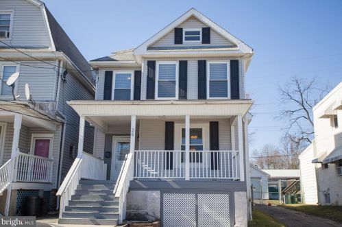 26 Ridgeway Ave, Manor PA 19036-1923 exterior