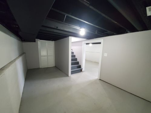 3657 61 St, Chicago IL 60637-2322 exterior