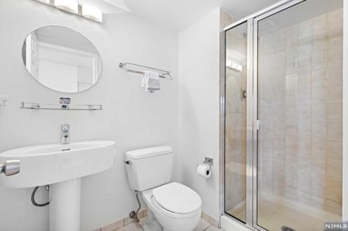 311 Nelson Ct, Edgewater NJ  07020-1618 exterior