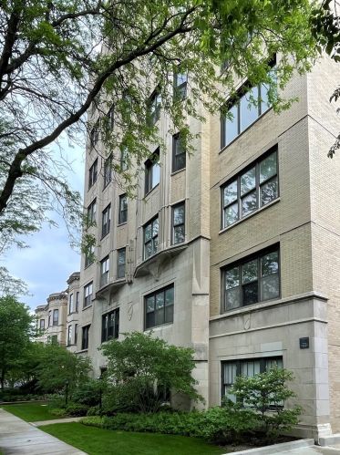 5719 Kenwood Ave, Chicago, IL 60637-1743