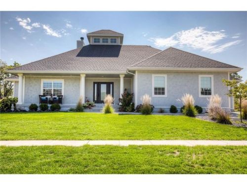 240 Indian Ridge Dr, Waukee, IA 50263-9544