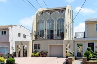 255 Whitman Dr, Brooklyn, NY 11234-6934