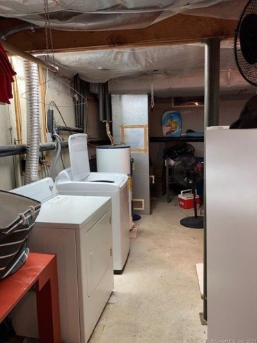 263 Shagbark Dr, Derby CT 06418-2636 exterior