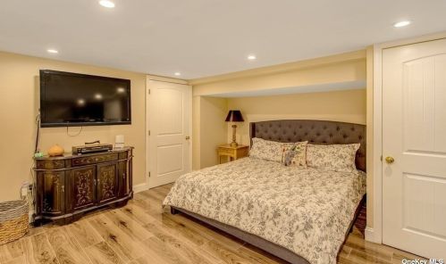 34 Fielding Ave, Huntington Station NY 11746-6731 exterior