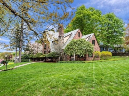 27 Hancock Hill Dr, Worcester, MA 01609-1531