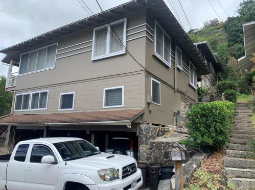835 Puunani Pl, Honolulu, HI 96817-1385