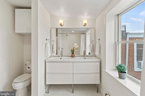 326 Dickinson St, Philadelphia PA 19147-6515 exterior