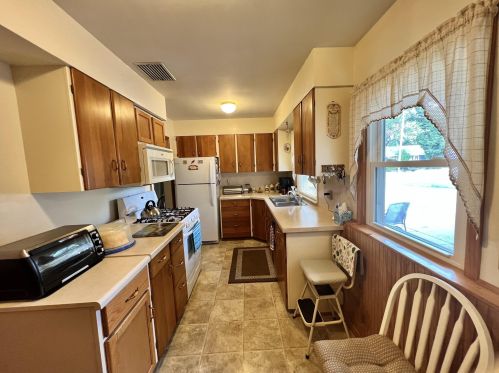 710 Quarterline Rd, Meskegon MI 49444-9735 exterior