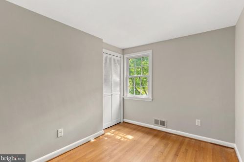 1423 Crestridge Dr, Silver Spring MD 20910-1535 exterior