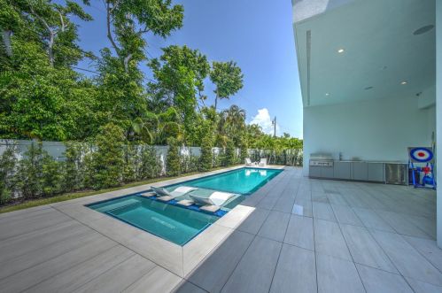 1305 4th Ct, Boca Raton FL  33432-1408 exterior