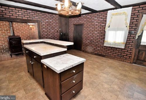 795 Abbottstown Pike, Hanover PA 17331-8235 exterior