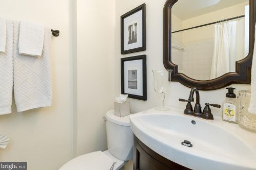 2645 Centennial Ct, Alexandria VA 22311-1304 exterior