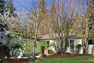 142 115th St, Seattle, WA 98146-2357