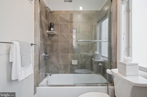 212 24th St, Philadelphia PA  19103-5554 exterior