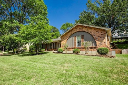 4839 Gatesbury Dr, Saint Louis, MO 63128-1950