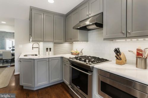 804 Enderby Dr, Alexandria VA 22302-2224 exterior