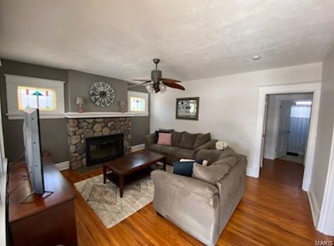 10005 Niblic Dr, Saint Louis, MO 63114-2221