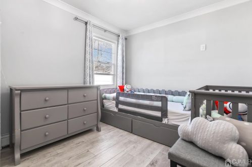 22 Altamont Rd, Edison NJ  08817-4058 exterior