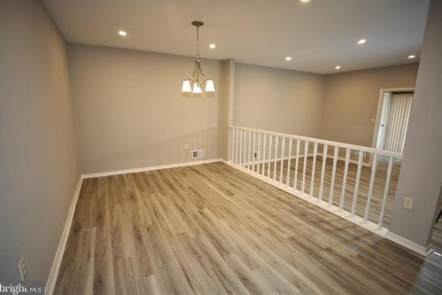 42 Magnolia Ct, Trenton NJ 08648-4828 exterior