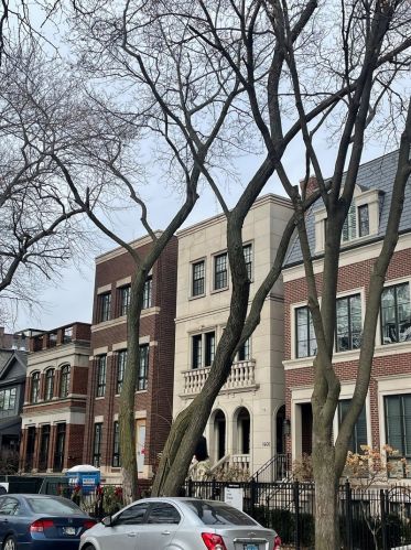 1462 Byron St, Chicago IL 60613-2829 exterior