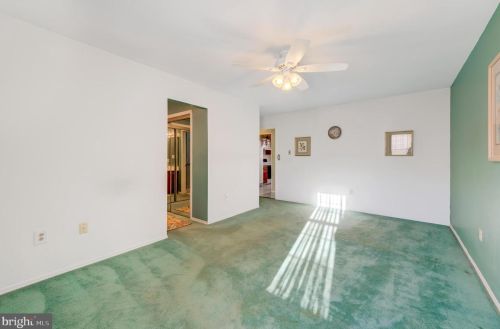 311 Wagon Wheel Cir, Columbus NJ exterior