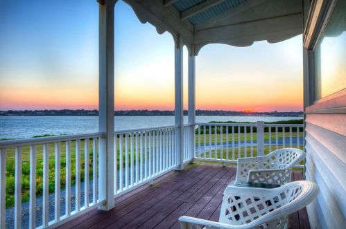 333 Tuckerman Ave, Middletown RI 02842-6049 exterior