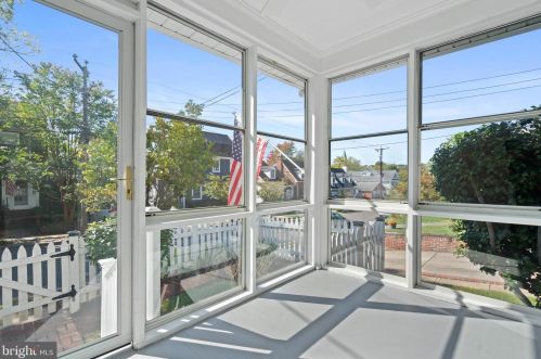 16 Masonic View Ave, Alexandria VA  22301-2204 exterior