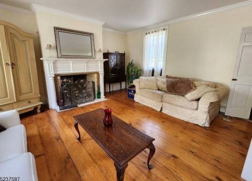 35 Main St, Clinton NJ 08809-1250 exterior