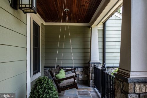 6421 Divine St, Mc Lean VA 22101-4702 exterior