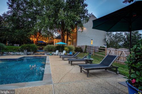 13606 Mt Prospect Dr, Rockville MD 20850-3510 exterior