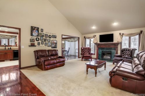 55276 Rhine Ave, Macomb Township, MI 48042-6190