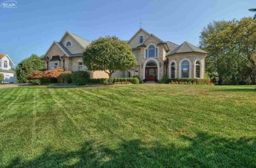 16353 Sleepy Hollow Dr, Fenton, MI 48430-9164