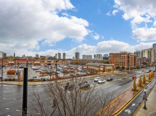 437 Division St, Chicago IL 60610-1712 exterior