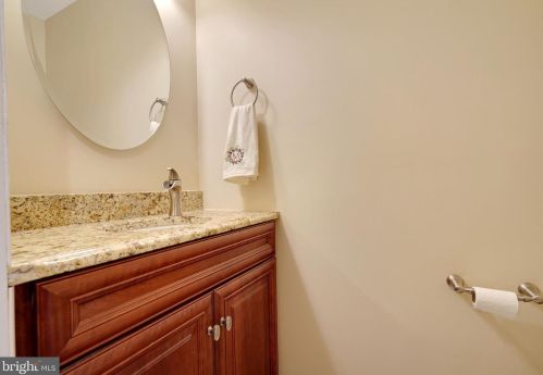 18 Stafford Ct, Trenton NJ 08690-3318 exterior