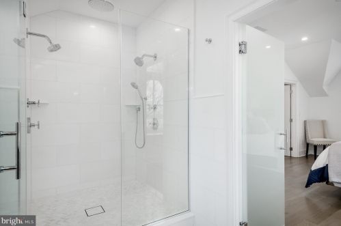 4 Chestnut Hill Ave, Philadelphia PA 19118-2715 exterior