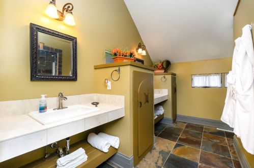 665 Shelby St, Gary IN 46403-2254 exterior