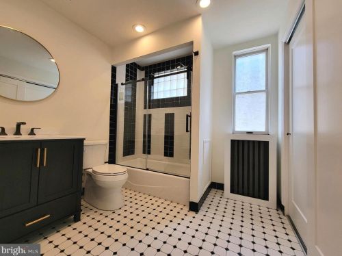 931 11 St, Philadelphia PA 19147-1901 exterior