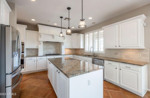 3931 Crst Ln, Phoenix AZ 85027-1602 exterior