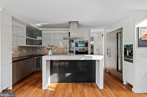 46 Leavitt Ln, Princeton NJ 08540-3921 exterior