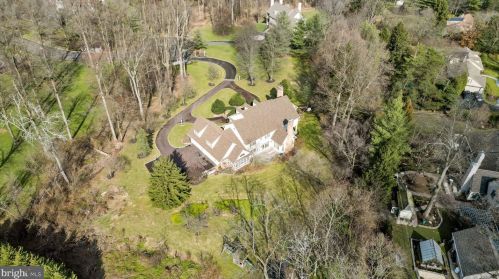 1274 Fritz Cir, Huntingdon Valley, PA 19006-5904