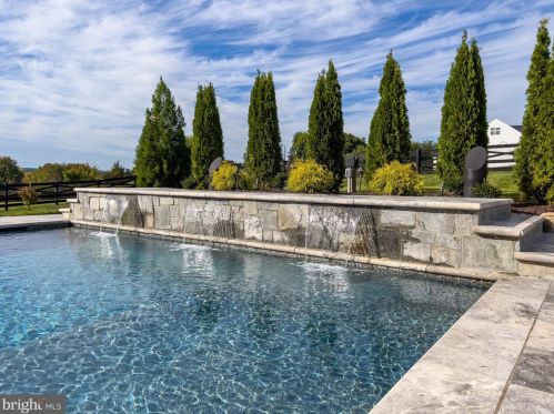 23073 Creighton Farms Dr, Leesburg VA 20175-6491 exterior