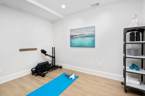 1923 Wellington Ave, Chicago IL 60618-7821 exterior