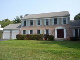 8445 Holly Leaf Dr, Mc Lean VA  22102-2226 exterior